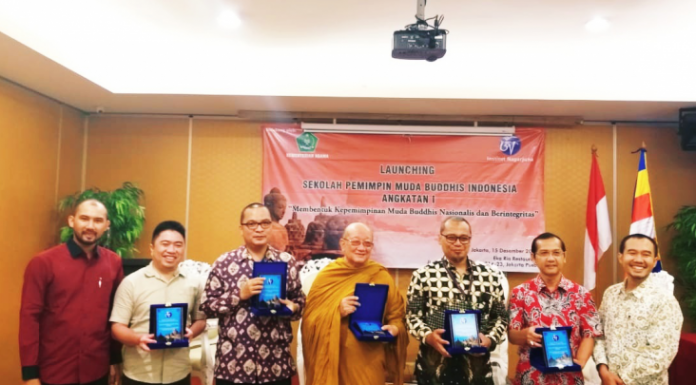 Narasumber pada peluncuran Sekolah Kepemimpinan Muda Buddhis Indonesia yang diinisiasi Insitut Nagarjuna