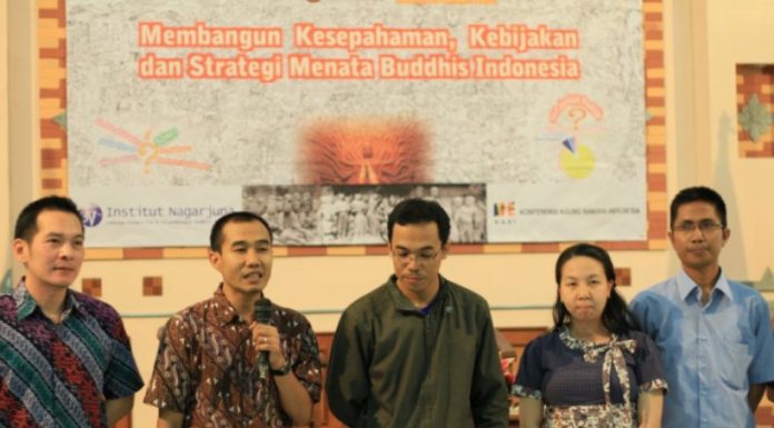 Pembina Pengurus dan Pengawas IN pada saat Launching Institut Nagarjuna.