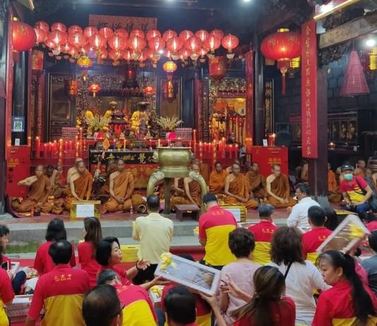 Kelenteng Tempat Ibadah Agama Apa? Jawaban singkatnya Agama Buddha.