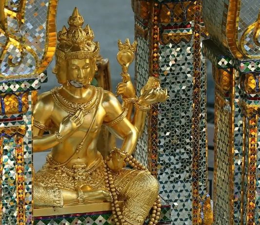 Brahma Empat Wajah populer juga disebut Buddha Empat Wajah di Asia Tenggara. Khususnya oleh masyarakat Tionghoa yang menyebutnya Sie Mien Fo.