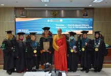 Bhiksu Bhadratamsaka Raih Gelar Doktor di UNJ Bhikkhu Bhadrasamtaka resmi raih gelar doktor teknologi pendidikan dari Universitas Negeri Jakarta atau UNJ