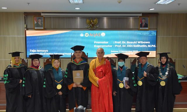 Bhiksu Bhadratamsaka Raih Gelar Doktor di UNJ Bhikkhu Bhadrasamtaka resmi raih gelar doktor teknologi pendidikan dari Universitas Negeri Jakarta atau UNJ