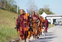 Winter is Coming: Thudong 19 Bhikkhu Hangatkan Amerika Peace Walk di Amerika diikuti 19 Bhikkhu dan seekor anjing bernama Aloka. Winter is coming tapi mereka berhasil hangatkan Amerika