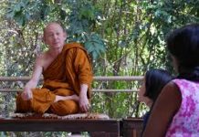 Spiritualitas Buddhis dan Aksi Sosial: Kumpulan Tulisan Phra Paisal Visalo Buddhist Spirituality and Social Action Buku Baru Phra Paisal Visalo disunting oleh Jonathan S Watts