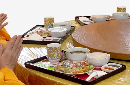 Doa Makan Singkat Umat Buddha adalah Terima Kasih atau Rahayu setara Itadakimasu (Foto: IG Mahavira Buddhis Center) doa makan singkat umat buddha bisa terima kasih atau rahayu yang setara itadakimasu