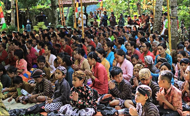 Hamemayu Hayuning Bawono dan Etika Kesalingketergantungan: Menyulam Buddhadharma dan Kearifan Jawa (Foto: Buddhazine) Hamemayu Hayuning Bawono dan Patticasamuppada: Menyulam Buddhadharma dan Kearifan Jawa