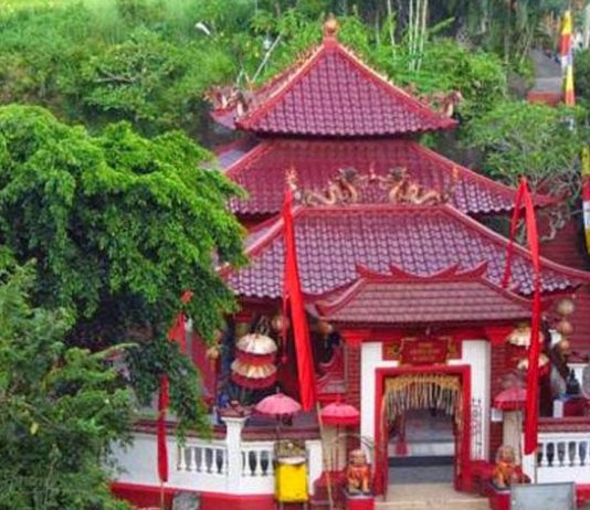 Vihara Amurva Bhumi Blahbatuh: Singa Emas yang Terlupakan Vihara Amurva Bhumi Blahbatuh Singa Emas yang Terlupakan