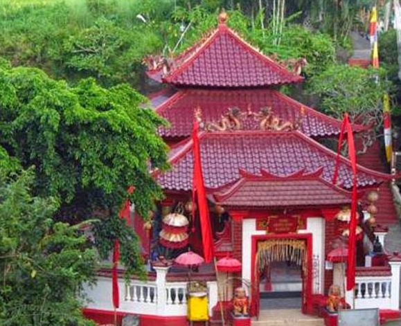 Vihara Amurva Bhumi Blahbatuh Singa Emas yang Terlupakan (Foto: Vihara Amurva Bhumi Blahbatuh Singa Emas yang Terlupakan