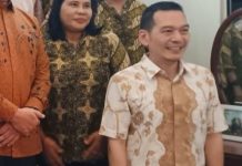 Daniel Johan Anggota DPR RI Hadiri Puja Manta dan Bicara Moderasi Daniel Johan salah seorang Anggota DPR RI hadir sebagai umat Buddha pada Puja Manta Baca Paritta 24 Jam Non Stop di Wisma STI