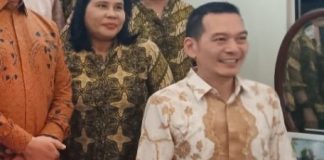 Daniel Johan salah seorang Anggota DPR RI hadir sebagai umat Buddha pada Puja Manta Baca Paritta 24 Jam Non Stop di Wisma STI