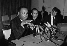 Walk for Peace dan Persahabatan Martin Luther-Thich Nhat Hanh Walk for Peace oleh 19 bhikkhu mulai Oktober 2025 lalu disambut hangat warga negara Amerika Serikat. Ini mengingatkan kembali pada persahabatan presiden Amerika Martin Luther King Jr dengan Bhiksu Thich Nhat Hanh. Keduanya soal perdamaian.