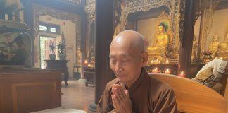 Bhiksu Yang Mun memiliki jutaan follower di media sosial, belakangan terungkap ternyata dibuat dengan AI.