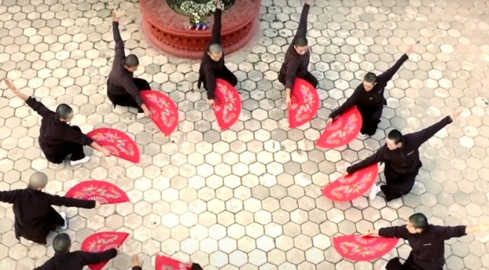 Berkenalan dengan Biksuni Kung Fu di Himalaya Artikel Berkenalan dengan biksuni kung fu di Himalaya ini bersumber dari artikel karya Magdalena Rojo.