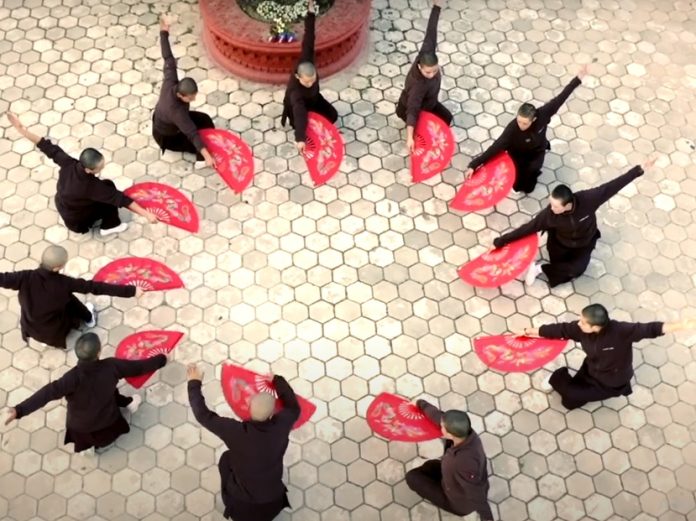 Artikel Berkenalan dengan biksuni kung fu di Himalaya ini bersumber dari artikel karya Magdalena Rojo.