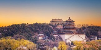 Kajian Susan Nauqin sebagai sejarawan mencatat lanskap keagamaan Beijing yang dulu bernama Peking dalam rentang 500 tahun dari 1400-1900.