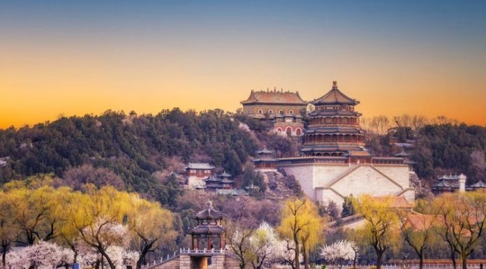 Kajian Susan Nauqin sebagai sejarawan mencatat lanskap keagamaan Beijing yang dulu bernama Peking dalam rentang 500 tahun dari 1400-1900.