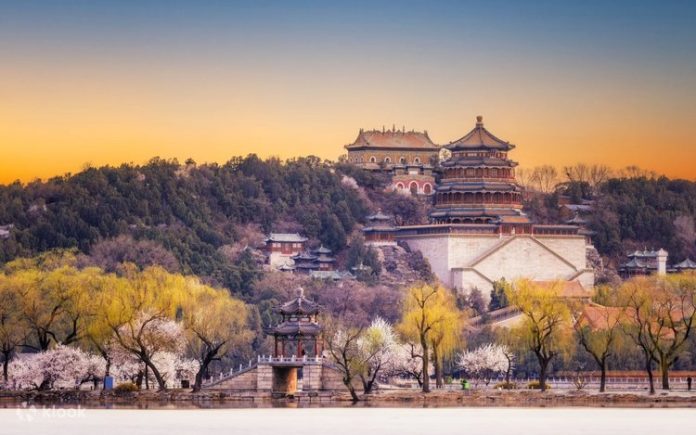 Kajian Susan Nauqin sebagai sejarawan mencatat lanskap keagamaan Beijing yang dulu bernama Peking dalam rentang 500 tahun dari 1400-1900.