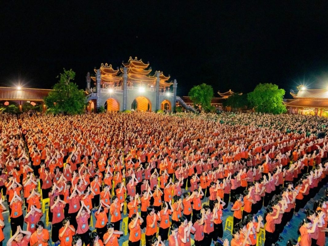 Pagoda Ba Vang adalah tempat ibadah umat Buddha sekaligus destinasi wisata di Vietnam.