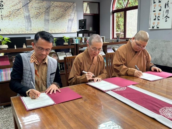 Suasana penandatanganan MoU antara STABN Raden Wijaya dan Fo Guang Shan Tsunglin University.