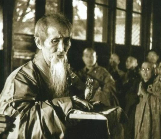 Master Xu Yun adalah salah seorang tokoh Buddhis di masa Tiongkok awal.