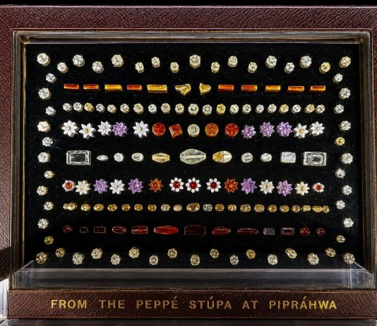 Siddhartha Gautama: Jejak Arkeologis di Stupa Piprahwa Siddhartha Gautama dan Jejak Arkeologis di Stupa Piprahwa.